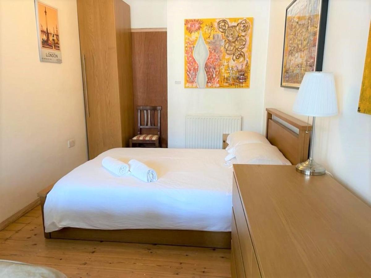 Studio Flat Without Kitchen At Kentish Town London Exterior foto