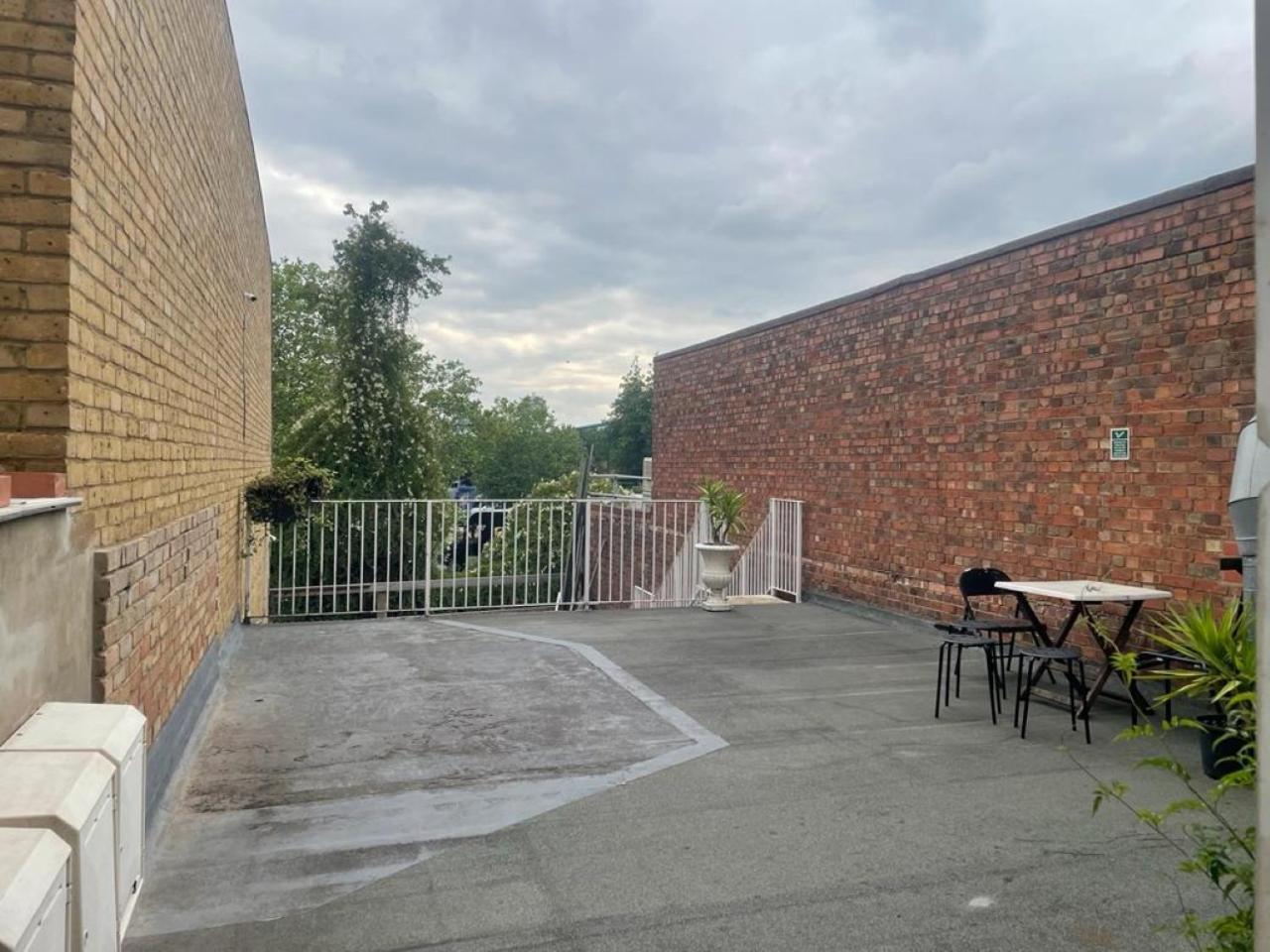 Studio Flat Without Kitchen At Kentish Town London Exterior foto